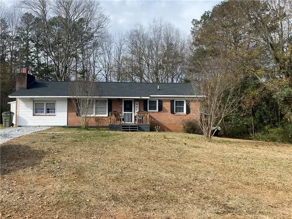 142 Meadowlark Dr, Walhalla, SC 29691