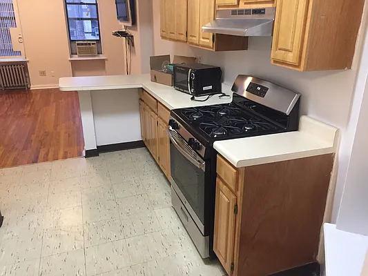 Rented by Metroline Realty | media 9