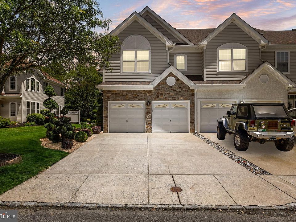 1st image of 40 Tudor Ct