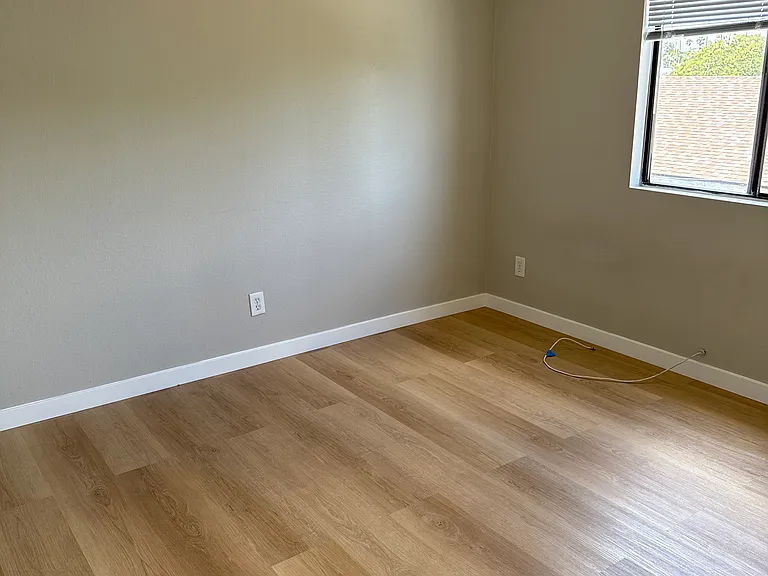 4421 Clairemont Dr #E — Photo 2