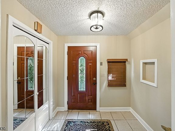 5th image of 511 Burlington Rd