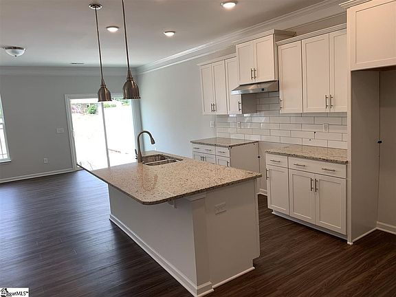 2nd image of 606 Daisy Hill Ln