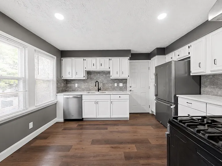 3904 Ardmore Ave — Photo 8