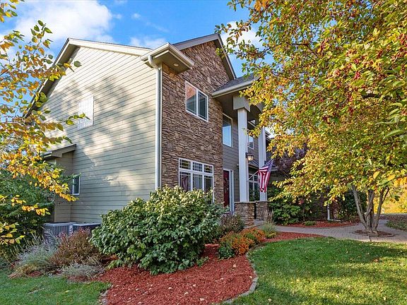 2nd image of 102 Parkwild Dr
