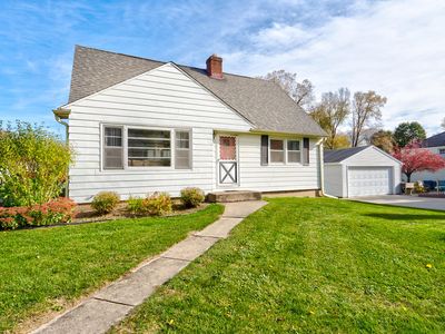 5584 Angle Ln, Greendale, WI, 53129