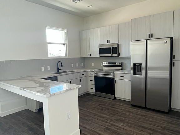 4th image of 402 W 7th St #1004