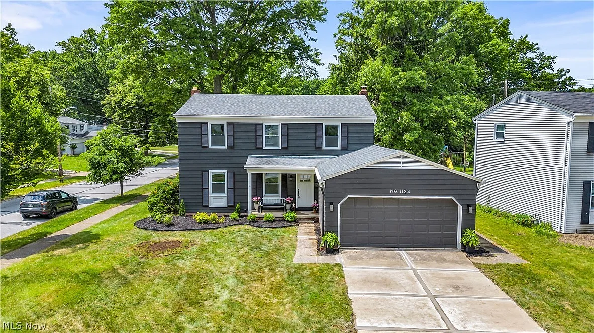 1124 Hillrock Dr photo 1