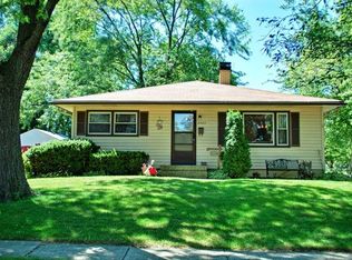 2203 Cedar St, Rolling Meadows, IL 60008