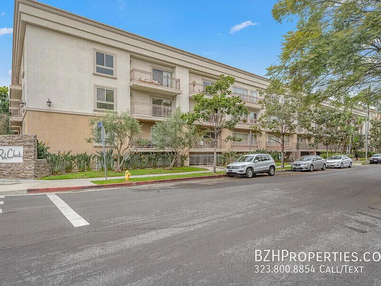 141 S Clark Dr #412A — Photo 22