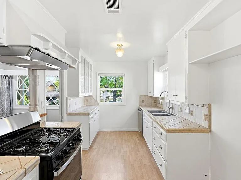3153 Orange Ave — Photo 10