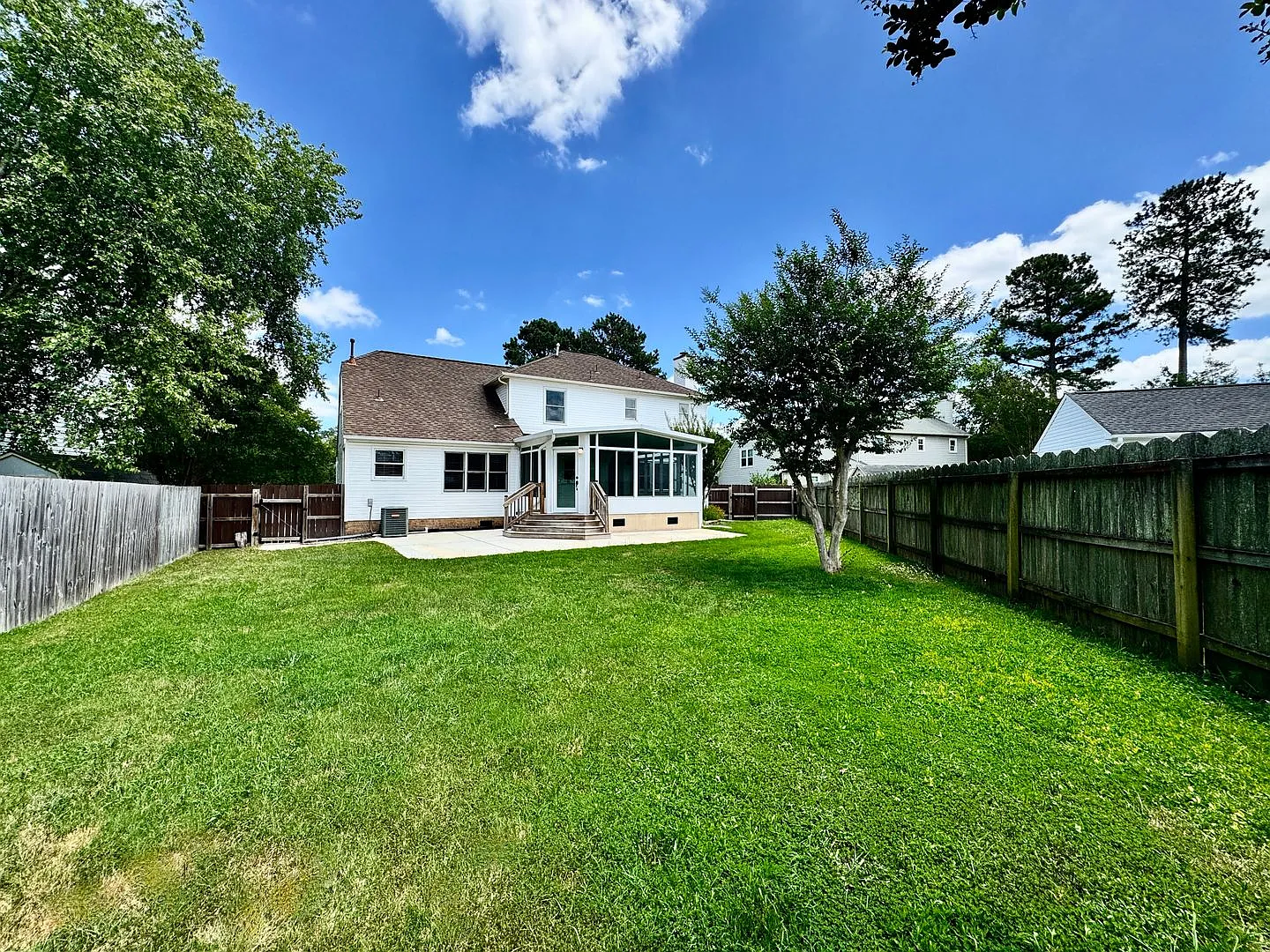 Ready 10-08-26!! Fantastic 4-Bedroom Home in Southgate! 2-Car Attached Garage - Neighborhood Park... — Photo 2