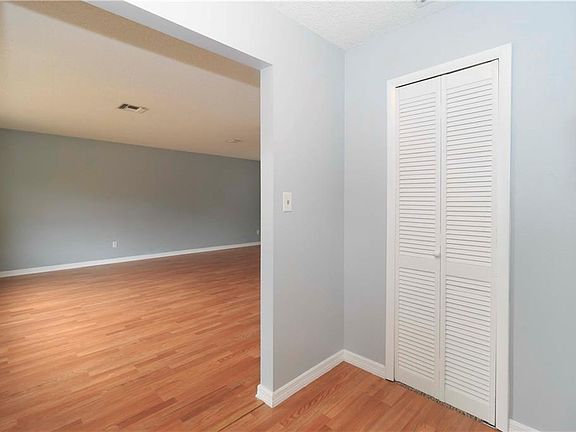3rd image of 5458 N Woodcrest Dr