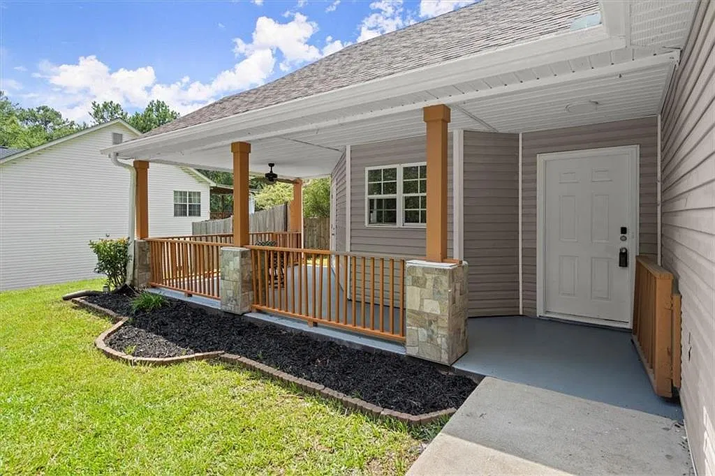 4 bed, 3.0 bath, 1874 sqft, $2,460 — Photo 2