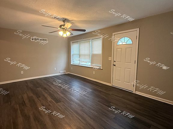 3rd image of 221 E Warren St