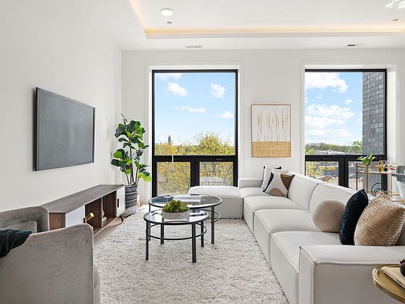 5th image of 2354 W Farragut Ave #Penthouse 404