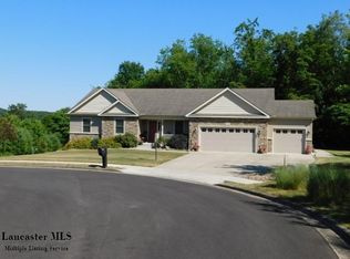 898 Edgehill Dr, Logan, OH 43138