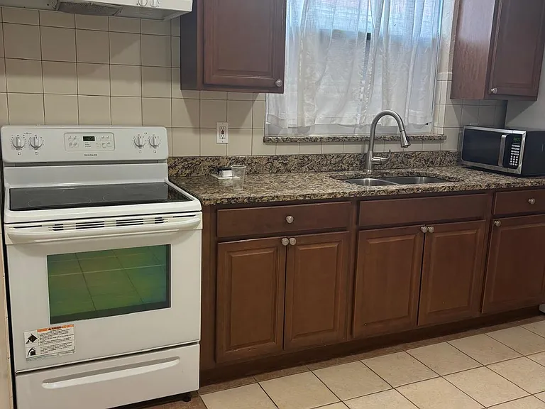 Full size kitchen