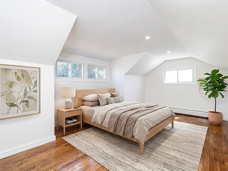 561 Woodbury Rd — Photo 14