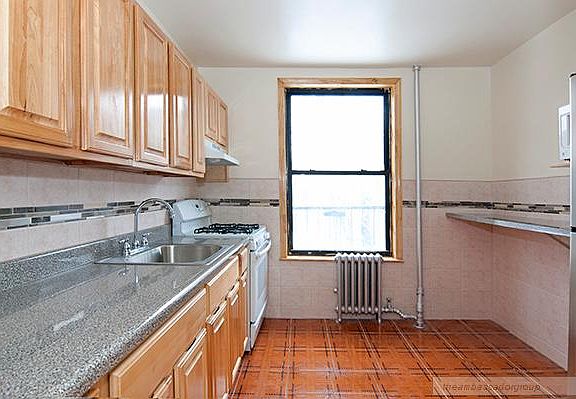 4th image of 483 Park Pl APT 2R