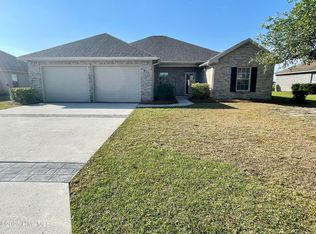 607 Castle Bay Drive, Hampstead, NC 28443