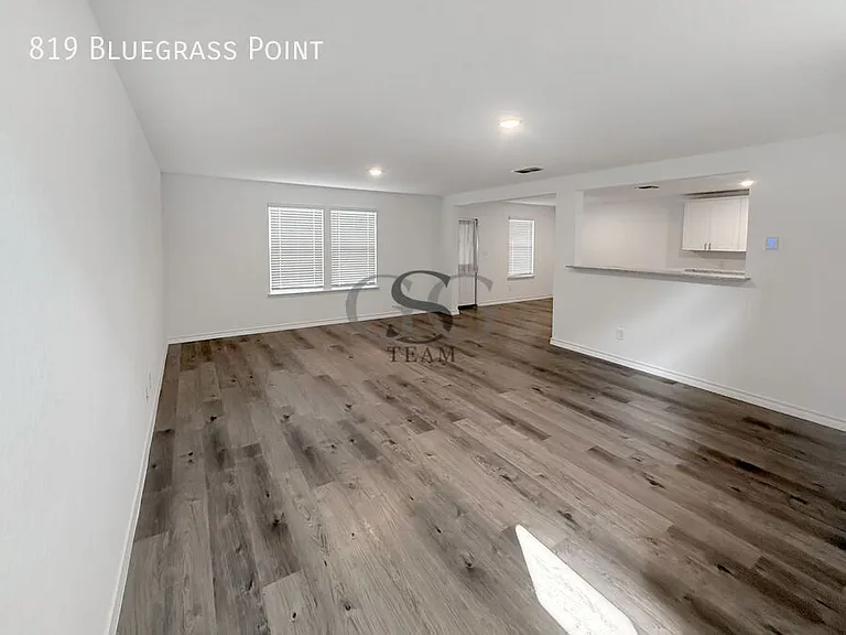 819 Bluegrass Point — Photo 8