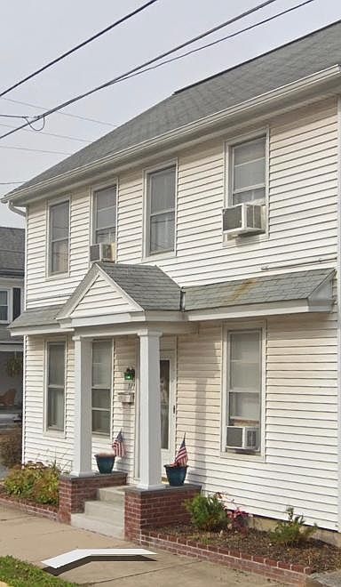 LOCATION!! Only a short stroll to downtown lititz