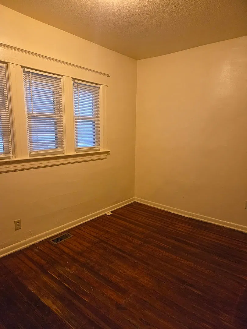 1 BR Apartment Near Downtown — Photo 4