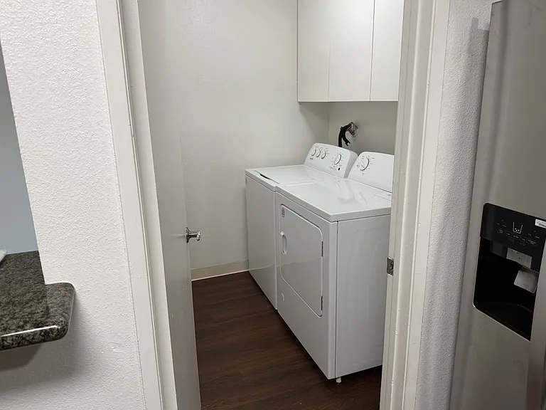 Versailles on the Lake Apartments — Photo 124
