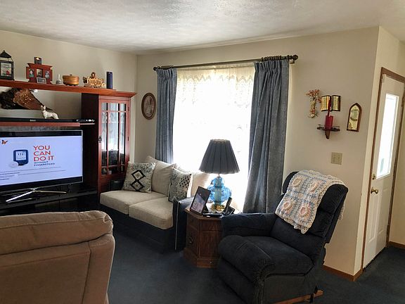 3rd image of 1818 W Parkway Dr