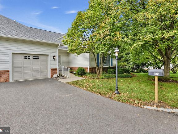 2nd image of 38 Hedge Row Rd