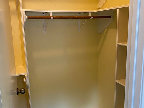 4th image of 2301 Villa Dr