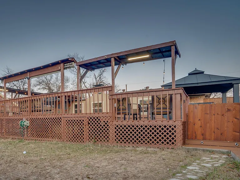 7809 Claremont Dr — Photo 38