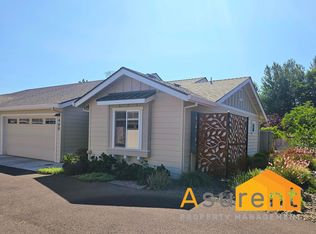 400 Village Ct, Talent, OR 97540
