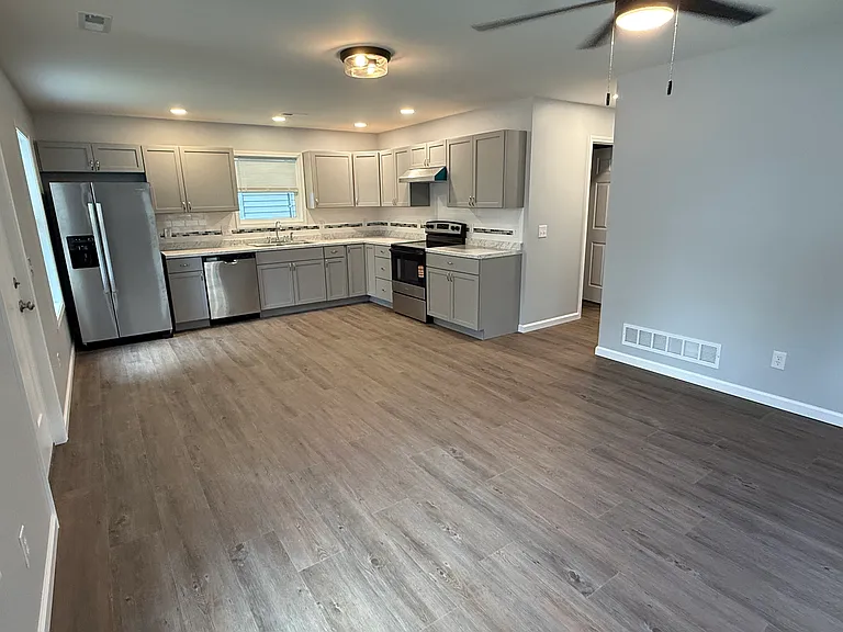 212 W Cherry St #1528 — Photo 4