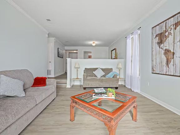 2nd image of 412 Summerview Dr
