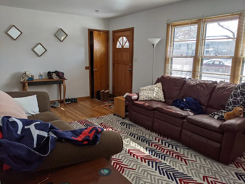 5 bed, 2200 sqft, $2,660 — Photo 3