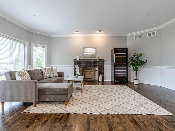 5th image of 4402 Heritage Ln