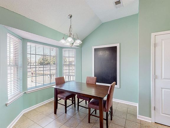4th image of 240 Mossy Springs Dr