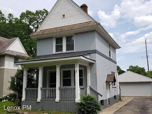 304 Nelson St photo 1