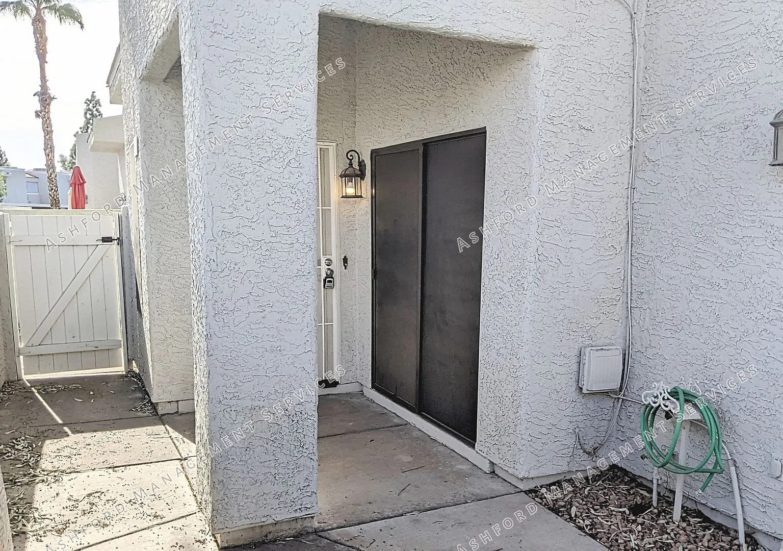 Move In Special 3 Bedroom 3 Bath End Unit Townhome In Gated Questa Vida — Photo 4
