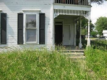4th image of 200 E 2nd St