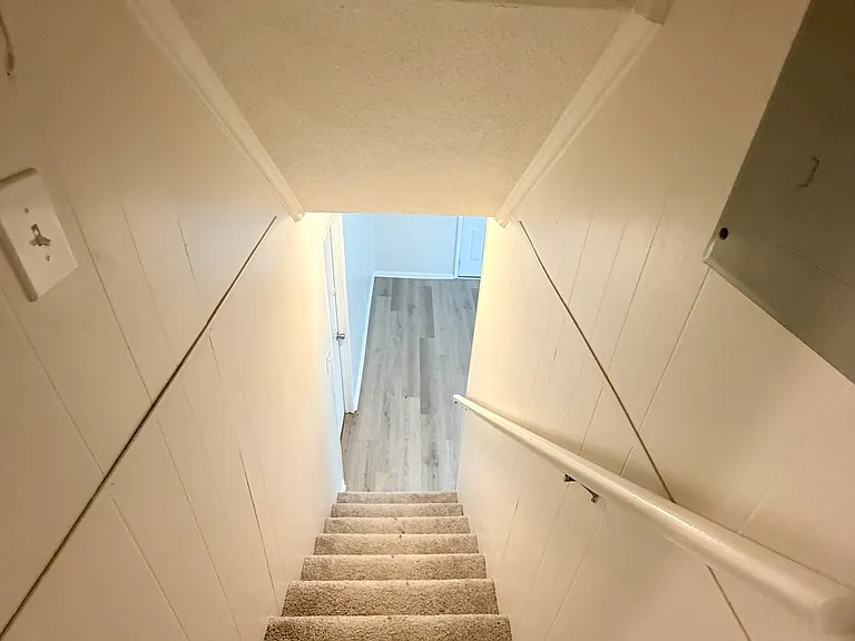 107 Stanley Ter — Photo 37