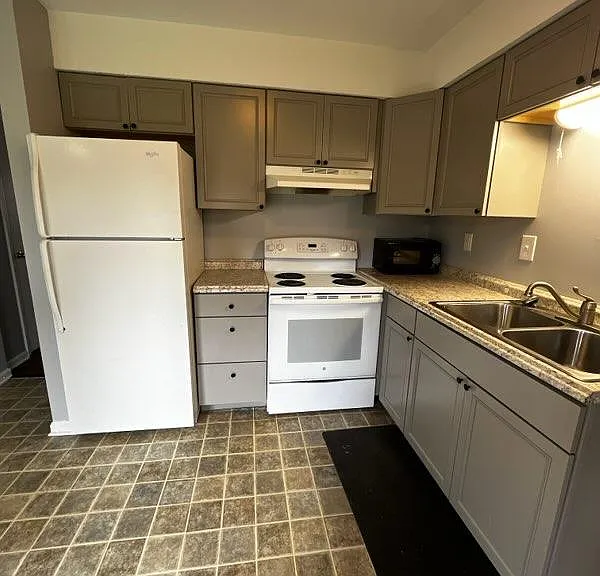1806 Parkwood Ln #2 — Photo 6