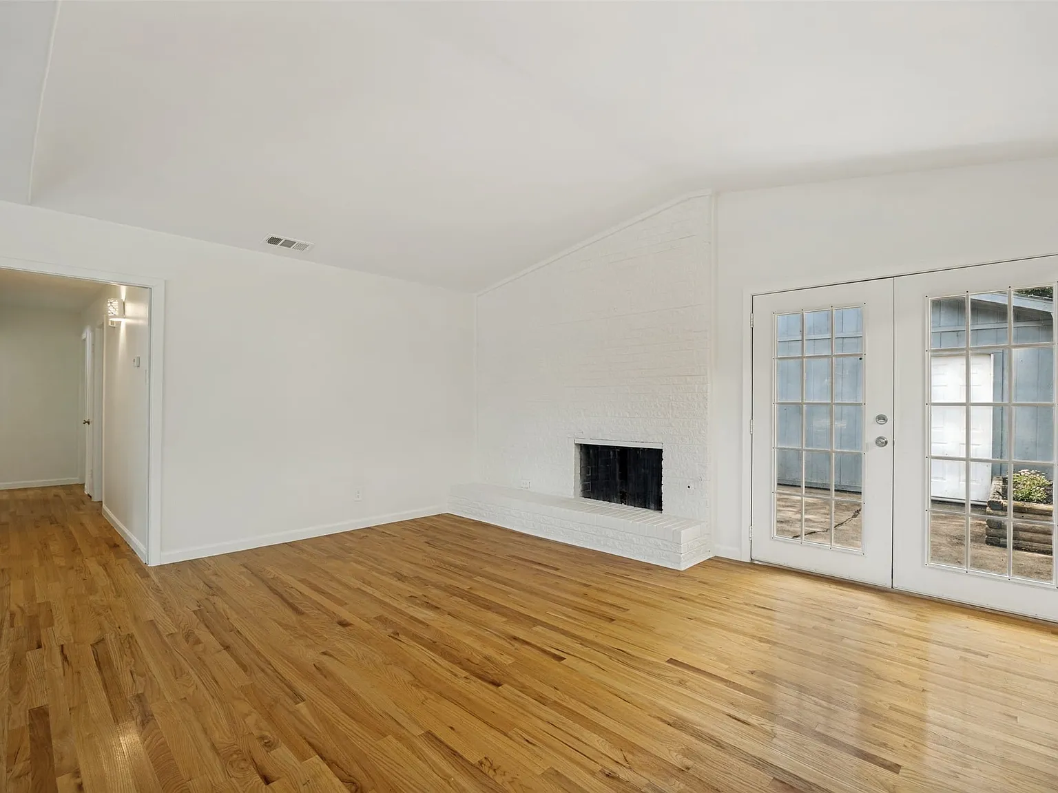 3 bed, 2.0 bath, 1494 sqft, $2,750 — Photo 3