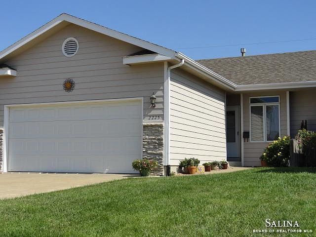 1st image of 2225 Pheasant Ln
