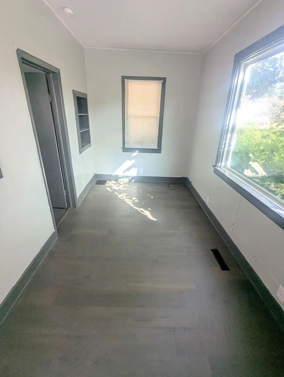 Building Photo - 803 W Chestnut St #B