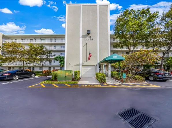 2228 N Cypress Bend Dr APT 206, Pompano Beach, FL 33069