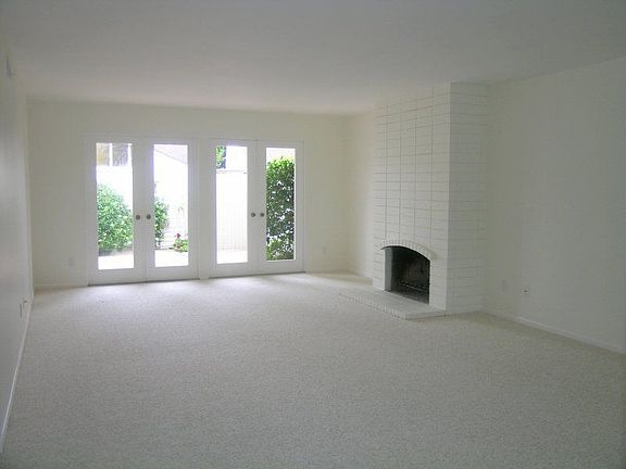 Living room w/French doors