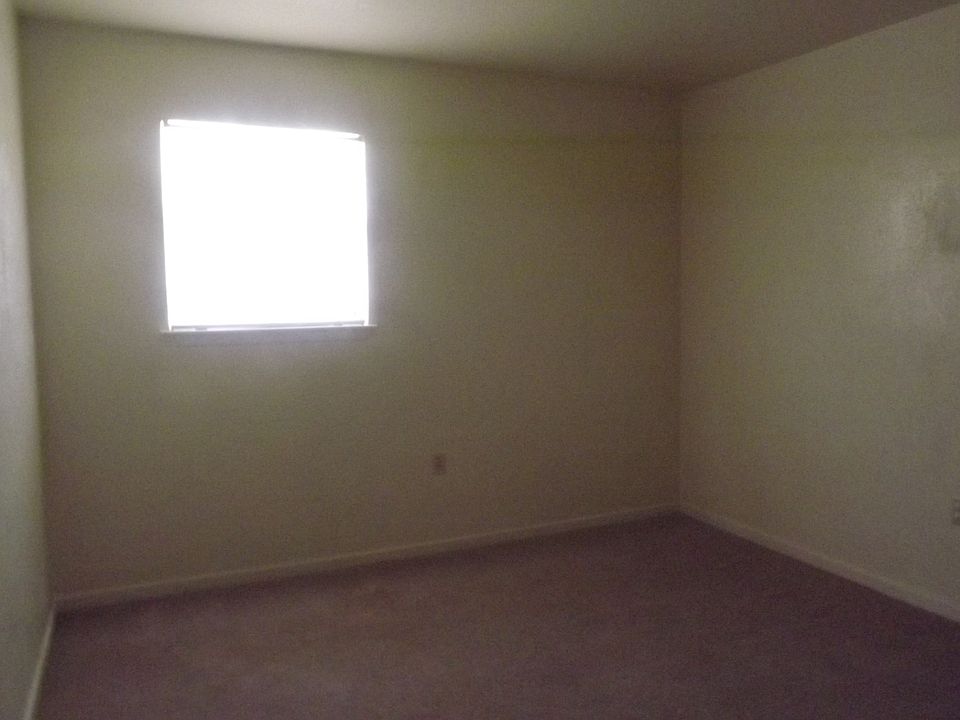2nd image of 307 Sunset Ln APT 7