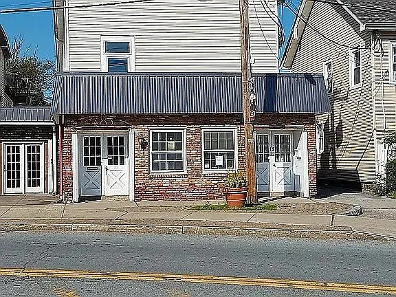 3 bed, $2,395 — Photo 3